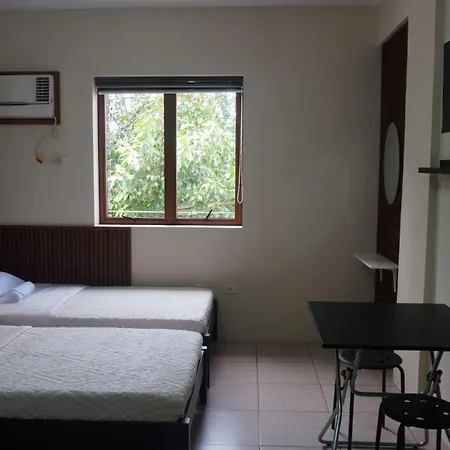 RedDoorz at Mola Suites near Makati Medical Center