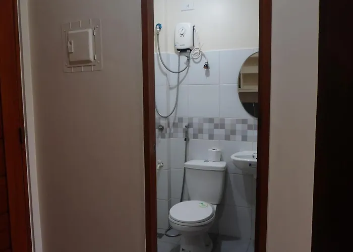Hotel Reddoorz At Mola Near Shopwise Makati Manille